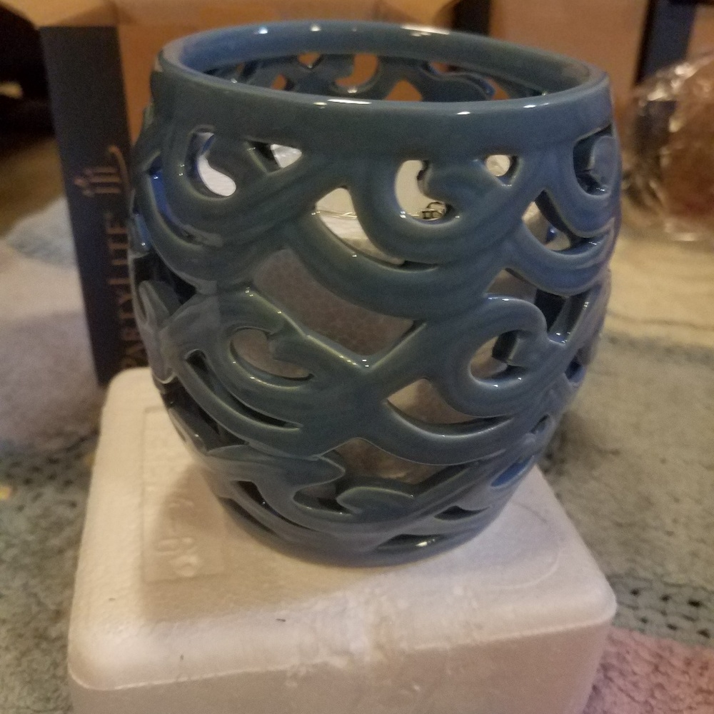 PartyLite Waves votive or tealight holder